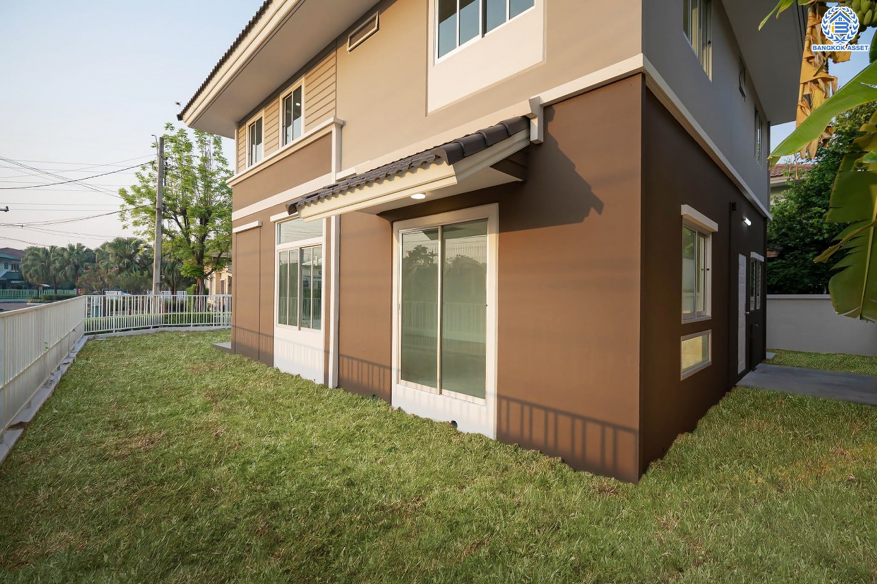 บ้านมือสองตกแต่งใหม่ โครงการ ชัยพฤกษ์ เพชรเกษม81 หลังมุม แบรนด์ Land&Houses พร้อมรองรับทุกความสุข บนเนื้อที่ 63.3 ตร.ว. ฟังก์ชัน 3 ห้องนอน 3 ห้องน้ำ 1 ห้องอเนกประสงค์ 2 ที่จอดรถ ทำเลเดินทางสะดวก เชื่อมต่อถนนเพชรเกษม ถนนมาเจริญ และใกล้ทางด่วน "เพชรเกษม"